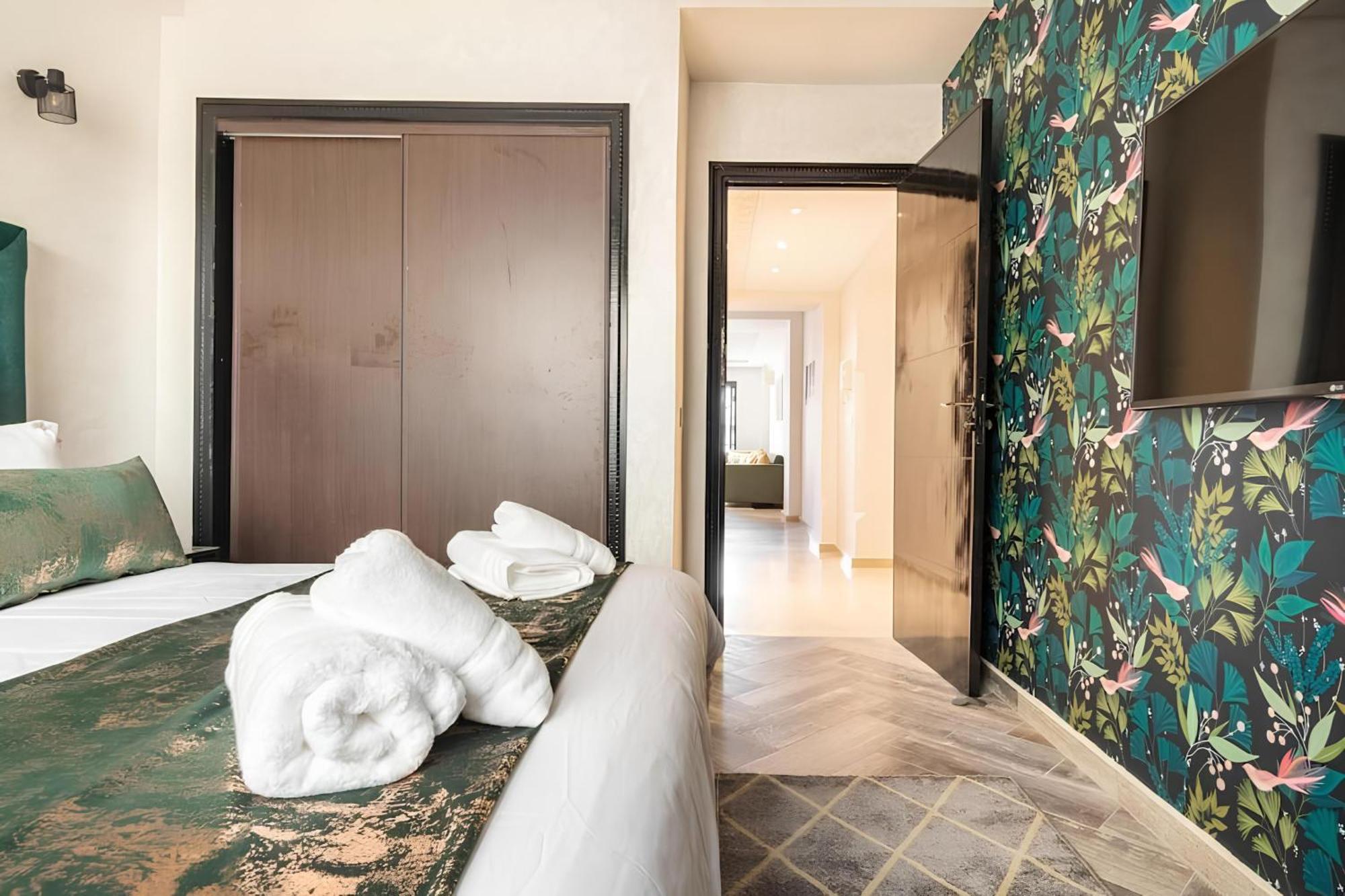 C-Appartement De Luxe Plein Centre De Gueliz Avec Piscine Parking Wifi Netflix مراكش المظهر الخارجي الصورة