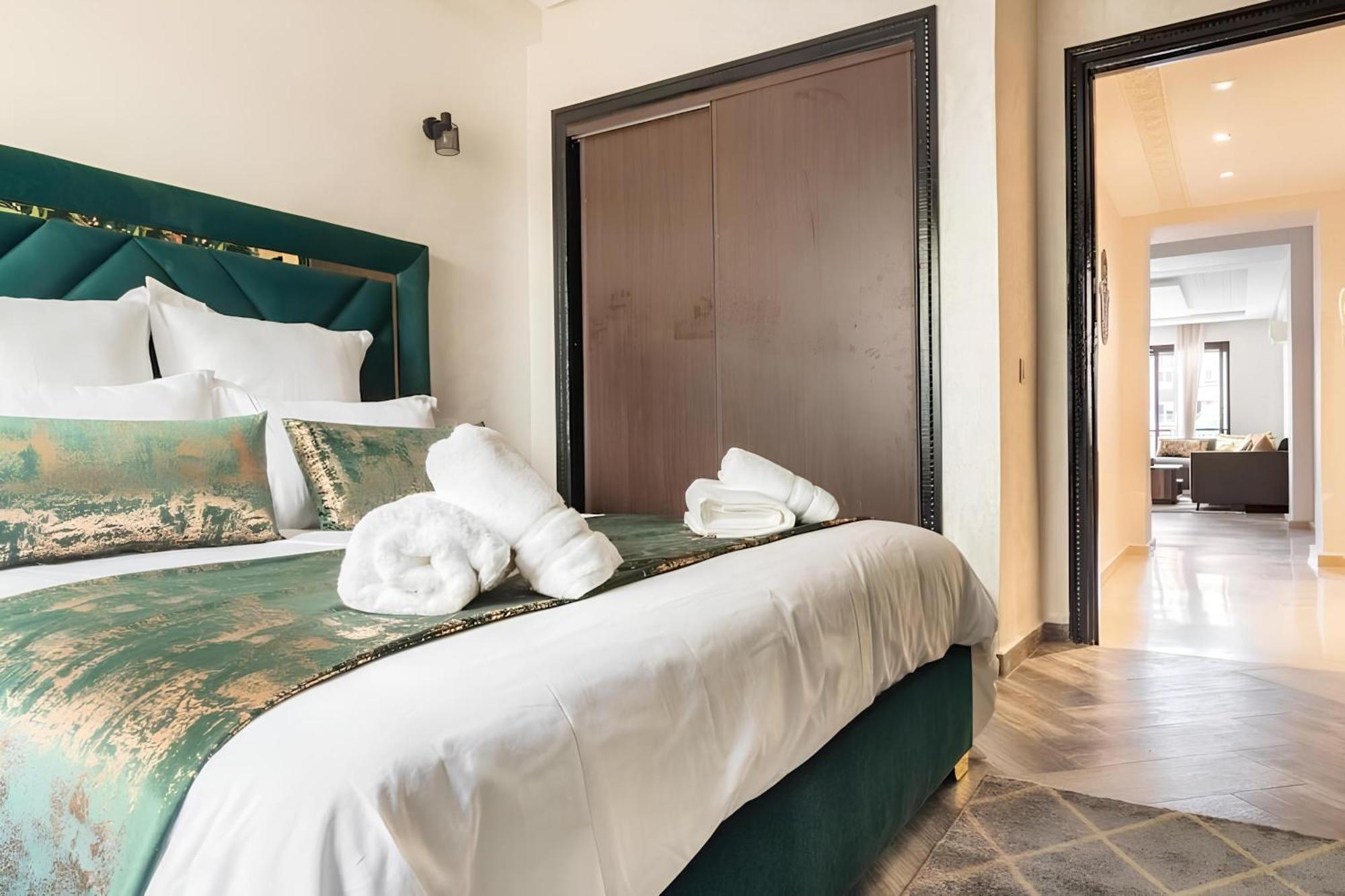 C-Appartement De Luxe Plein Centre De Gueliz Avec Piscine Parking Wifi Netflix مراكش المظهر الخارجي الصورة
